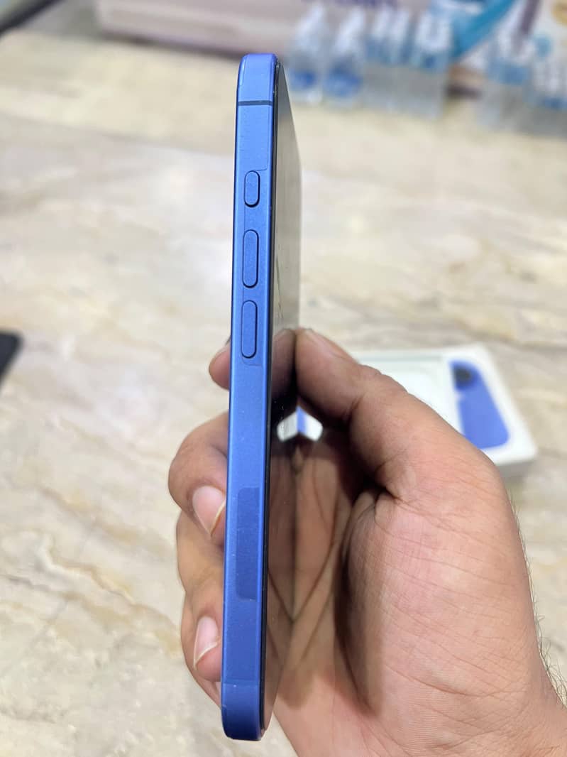 Apple iPhone 16 2