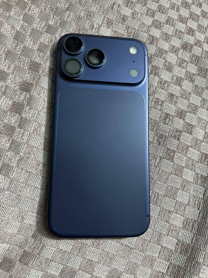 Apple iPhone 17 Pro Max 1