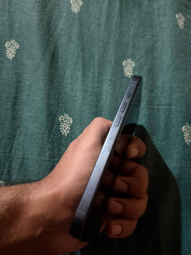 Apple iPhone 15 Pro 3