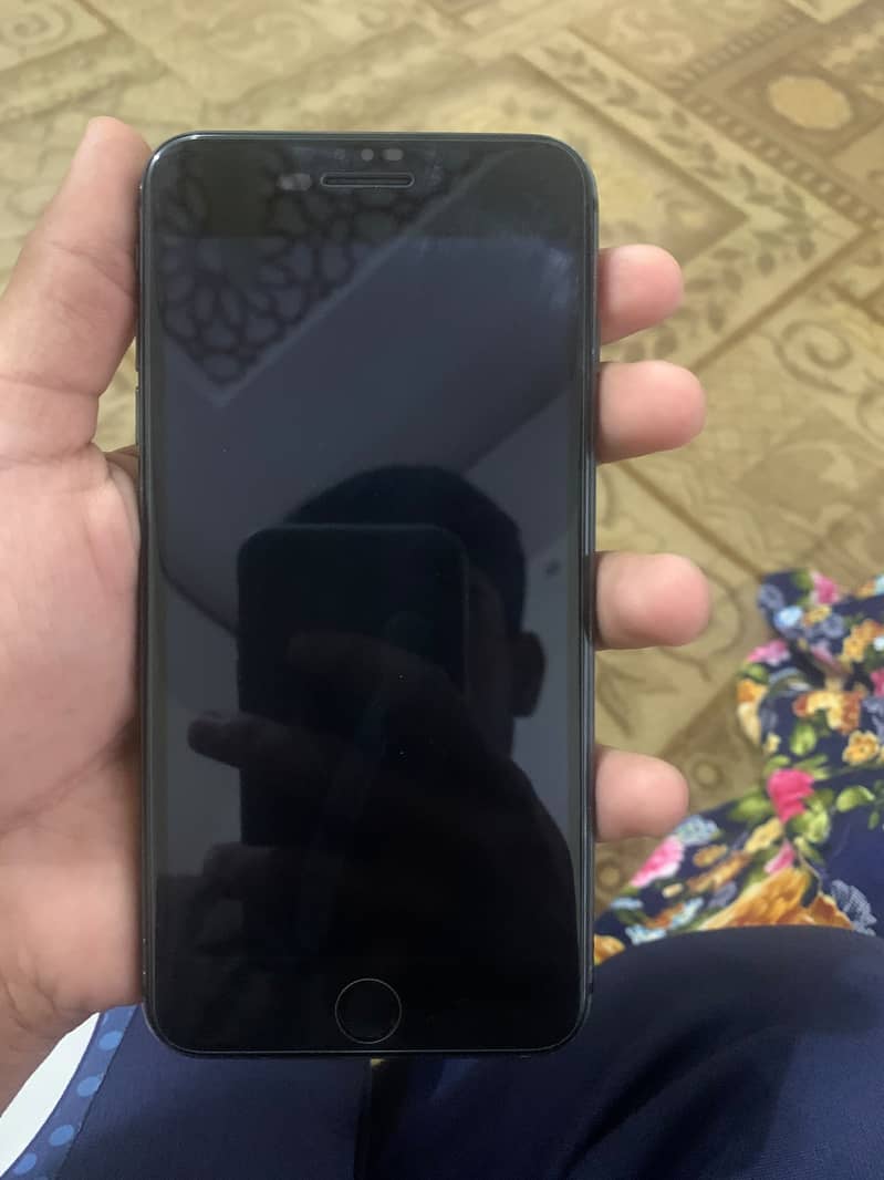 Apple iPhone 8 Plus 3