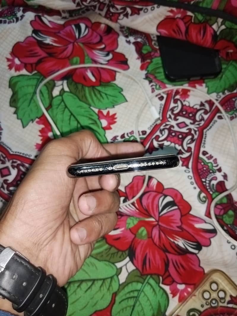 Apple iPhone X 5