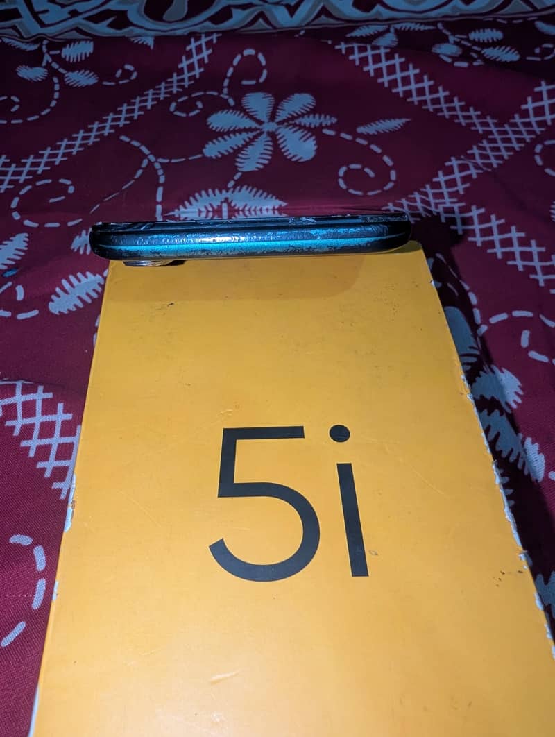 Realme 5i 4
