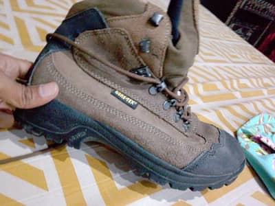 itle: Original CRISPI Gore-Tex Hiking Boots – Vibram Sole