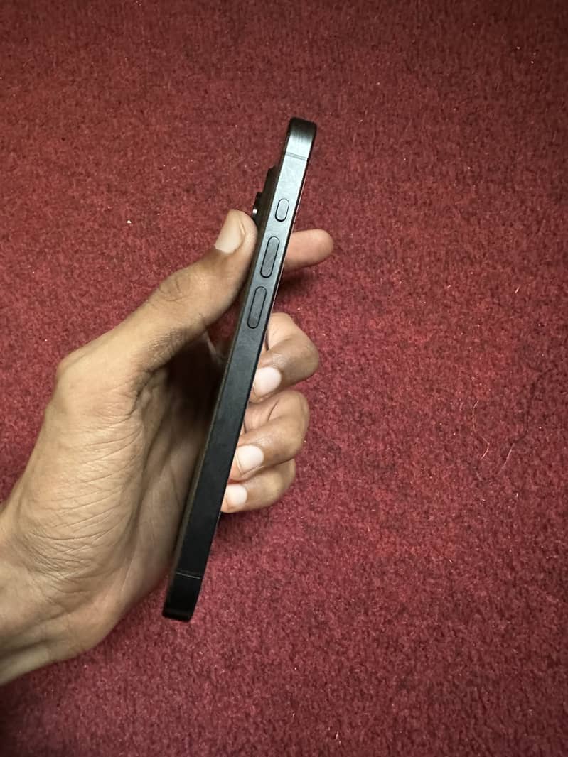 Apple iPhone 15 Pro 3