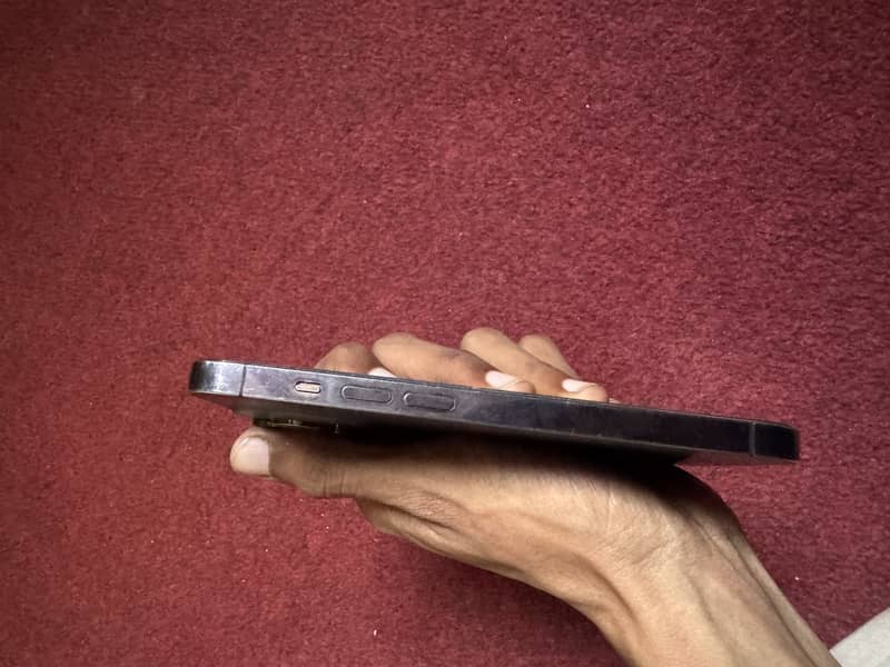 Apple iPhone 15 Pro 4