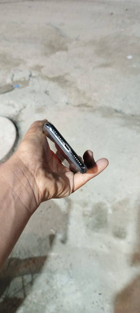 Apple iPhone X 3