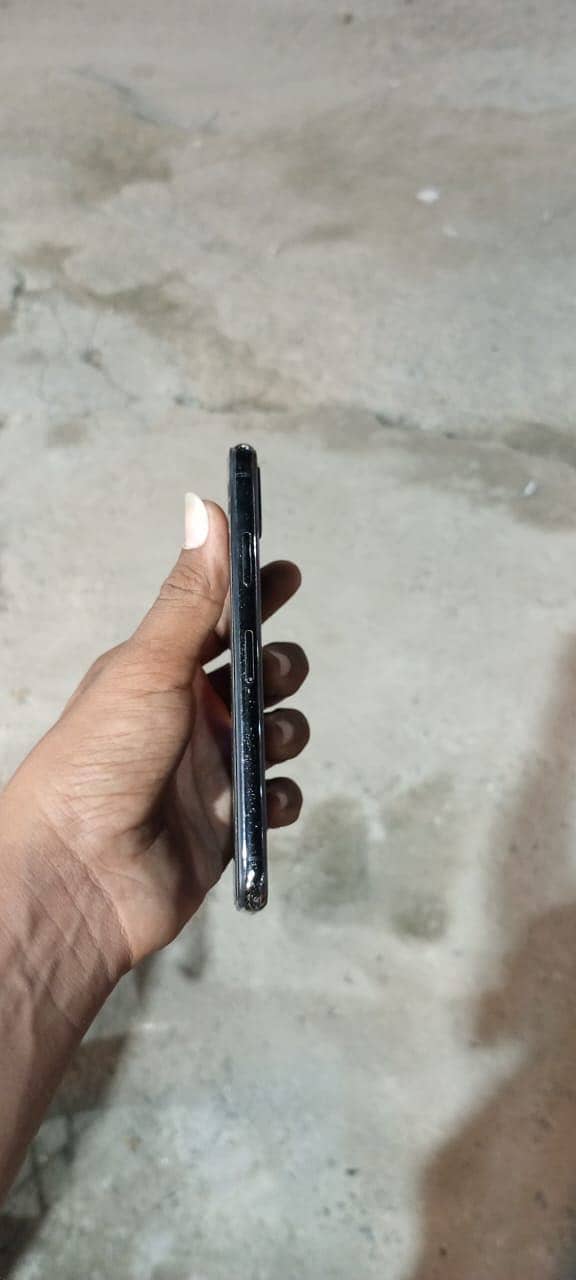 Apple iPhone X 4