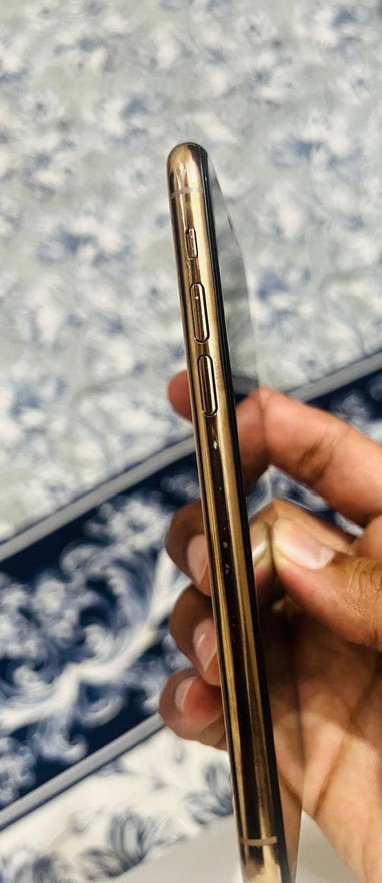 Apple iPhone 11 Pro 1