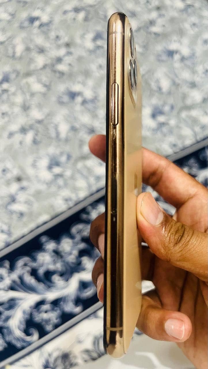 Apple iPhone 11 Pro 2