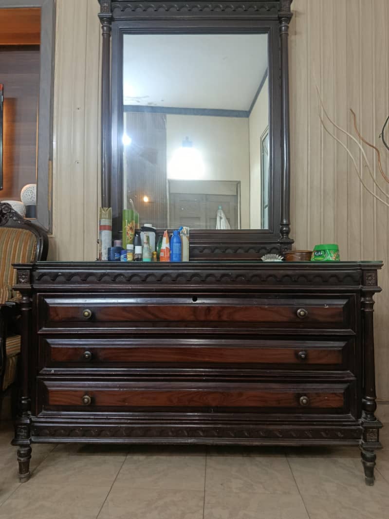 dressing table 0