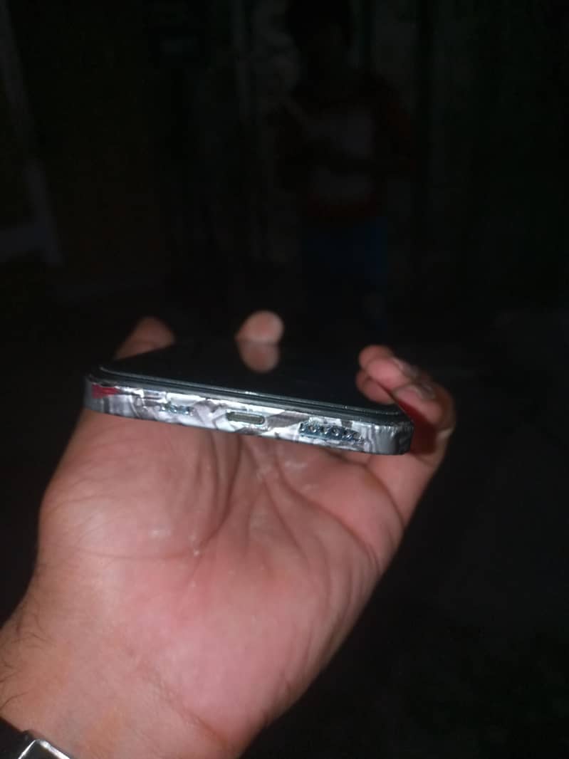 Apple iPhone XS 4
