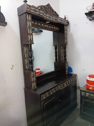 Dressing for sell in good condition .