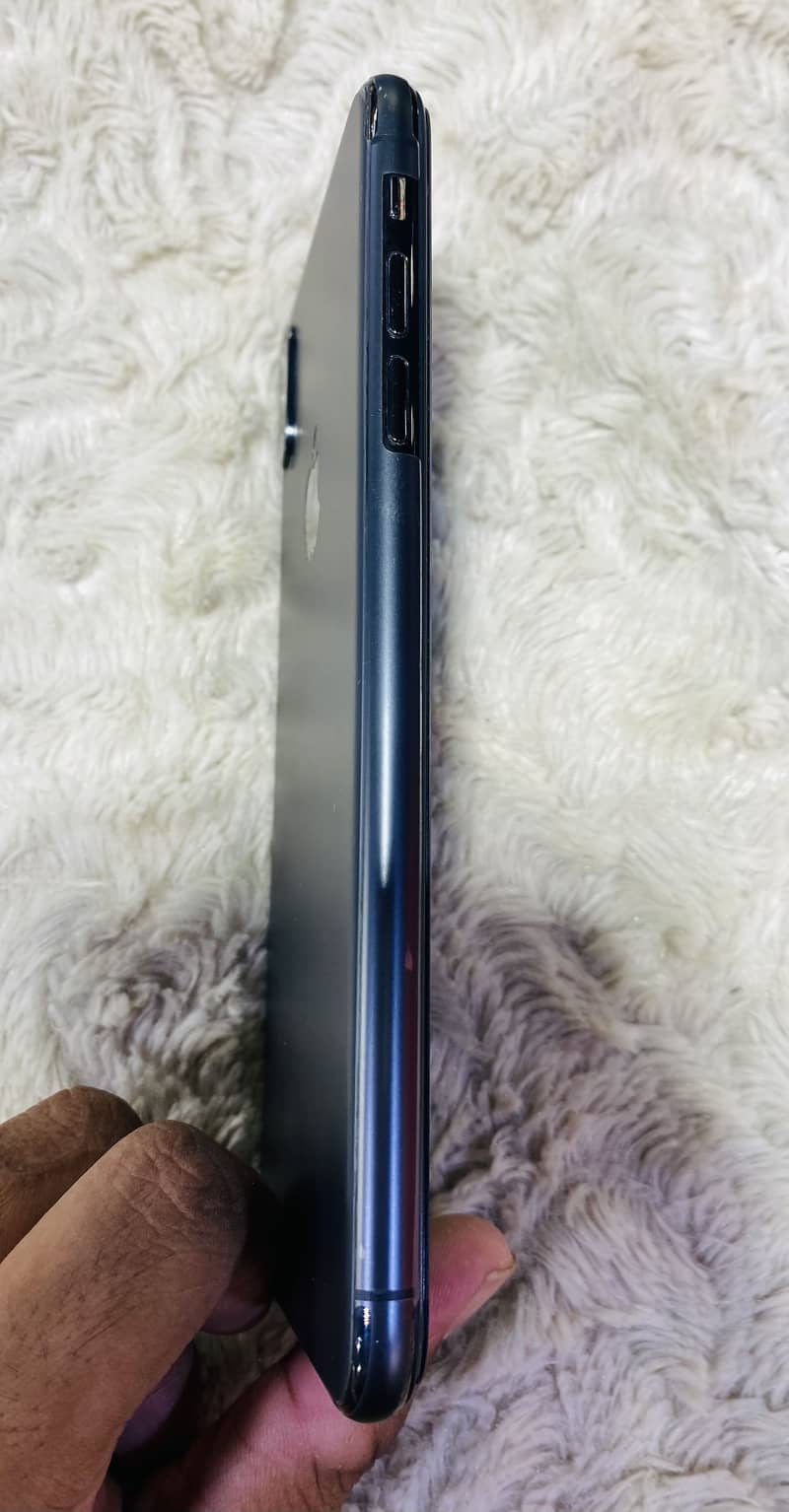 Apple iPhone XS Max 3