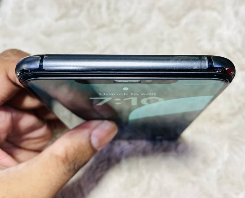Apple iPhone XS Max 4