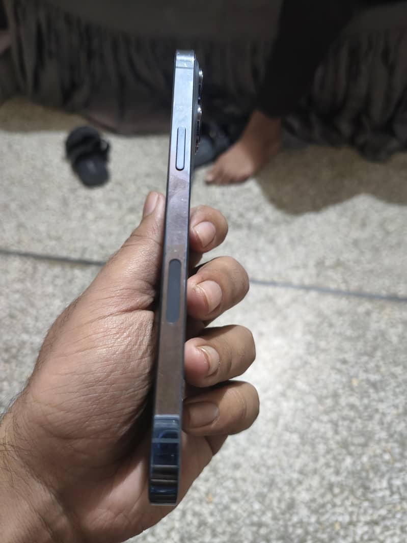 Apple iPhone 13 Pro Max 2