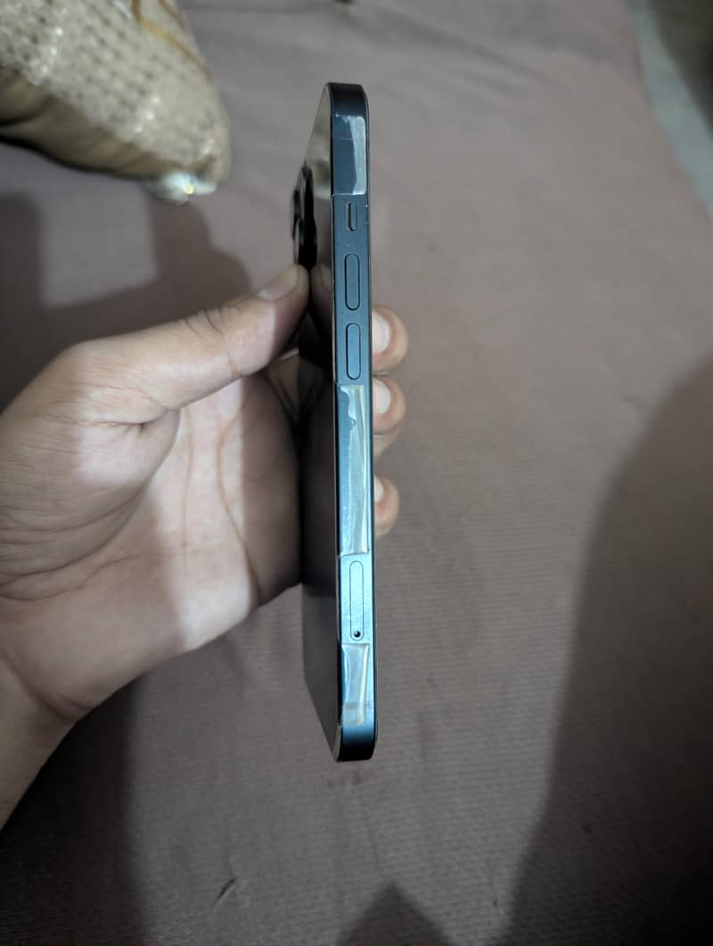 Apple iPhone 13 2