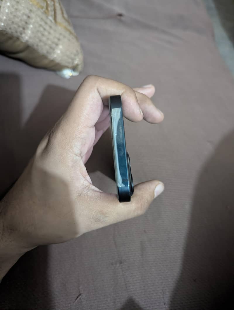 Apple iPhone 13 4