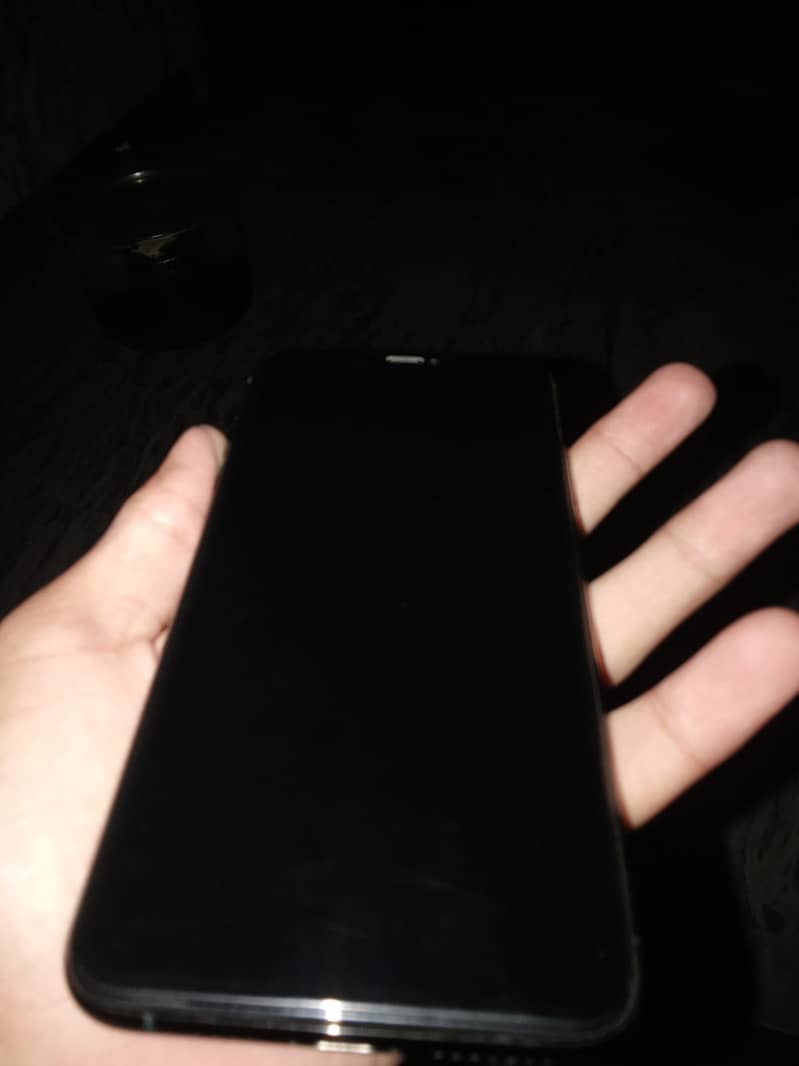 Apple iPhone 11 Pro Max 2