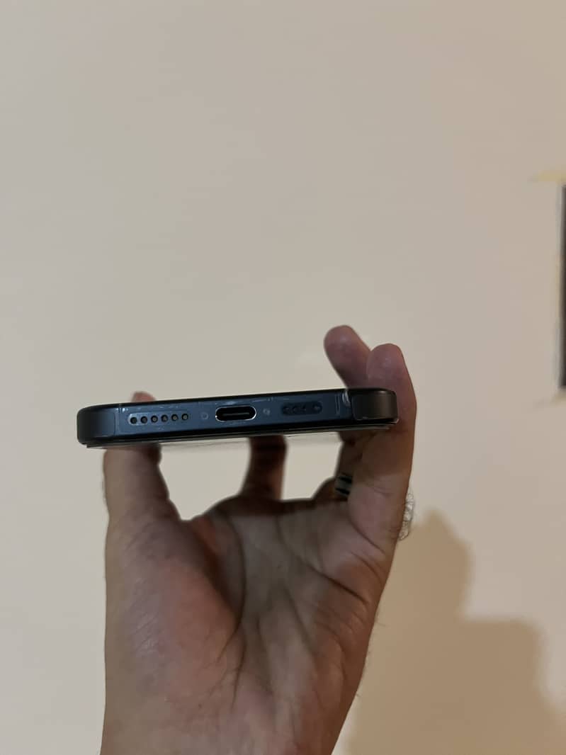 Apple iPhone 15 Pro Max 2