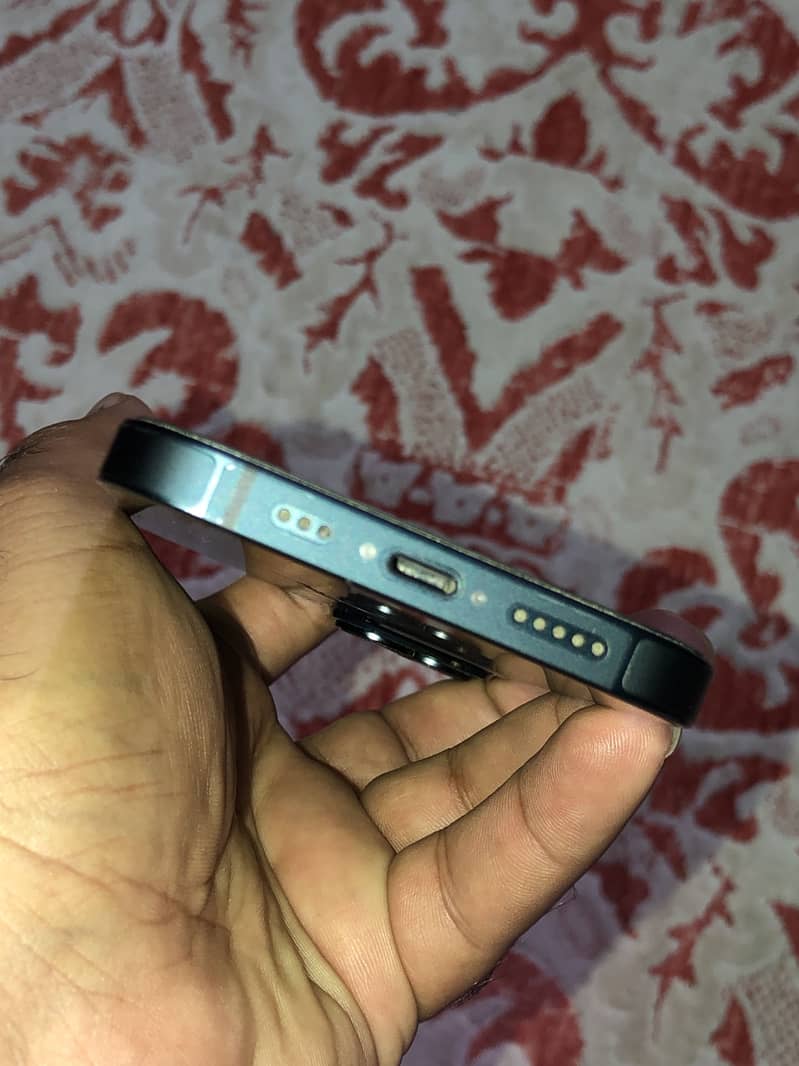 Apple iPhone 14 4