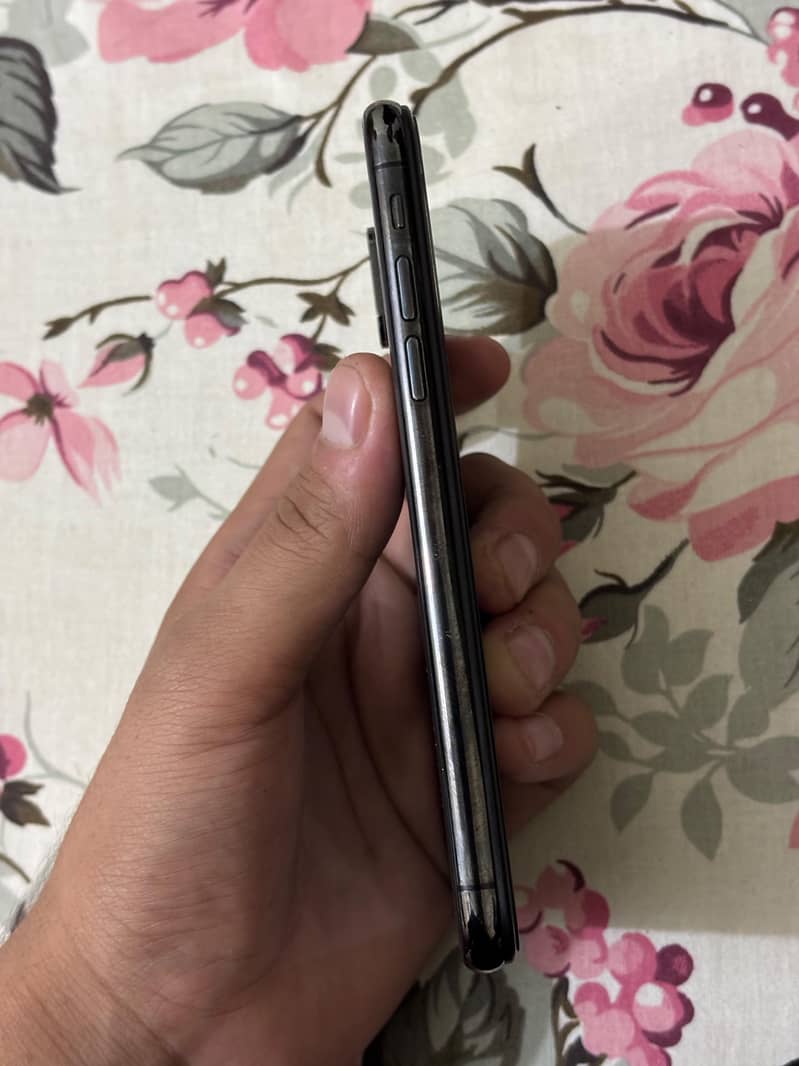 Apple iPhone X 4