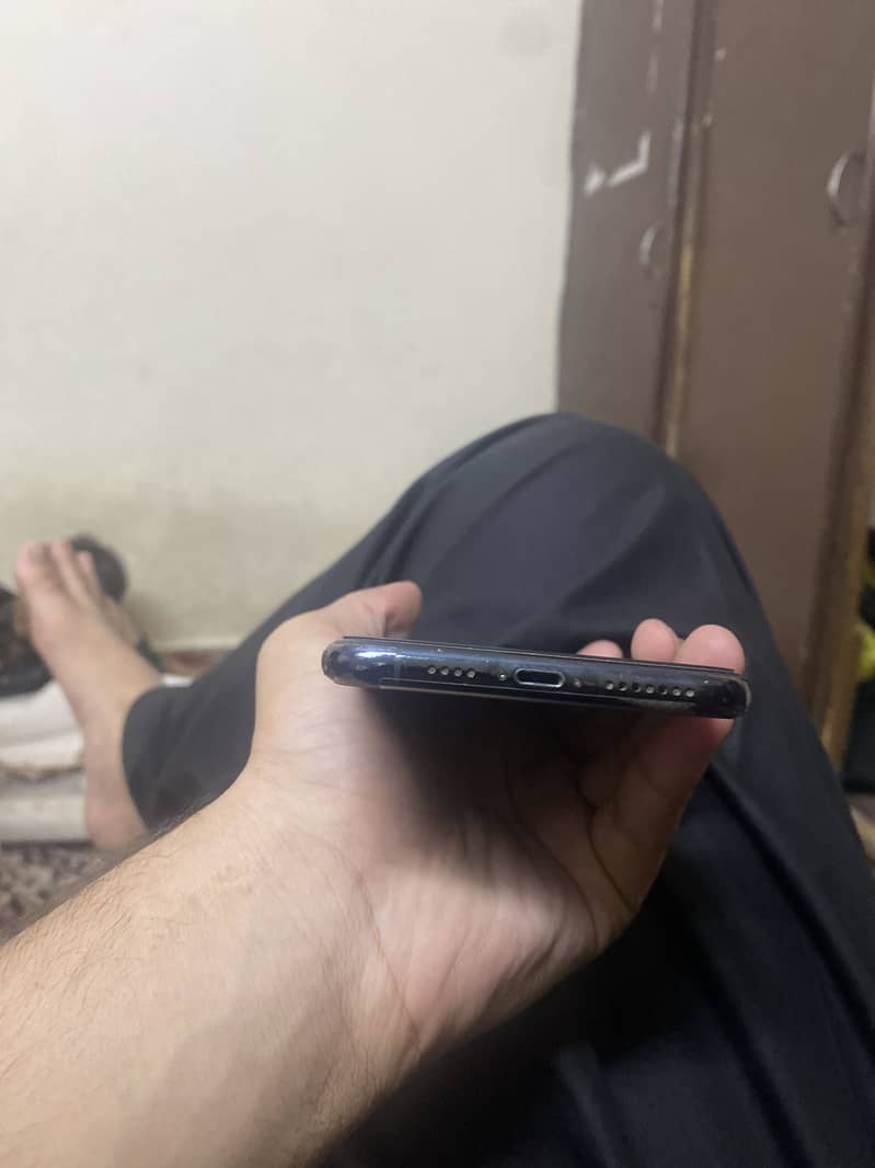 Apple iPhone 11 Pro Max 2