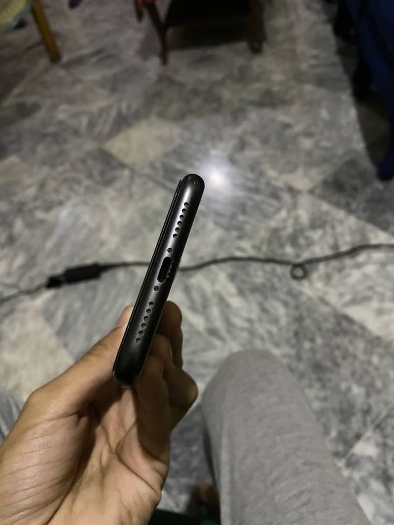 Apple iPhone 11 3