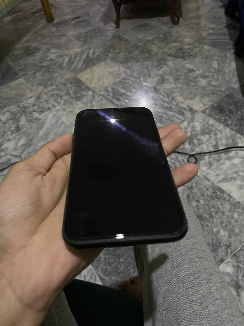 Apple iPhone 11 4