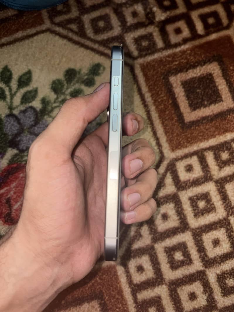 Apple iPhone 15 Pro 2