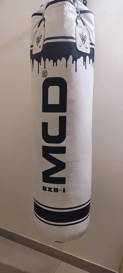 4ft ALMOST NEW MCD PROFESSIONAL ORIGINAL FILLED PUNCHING BAG