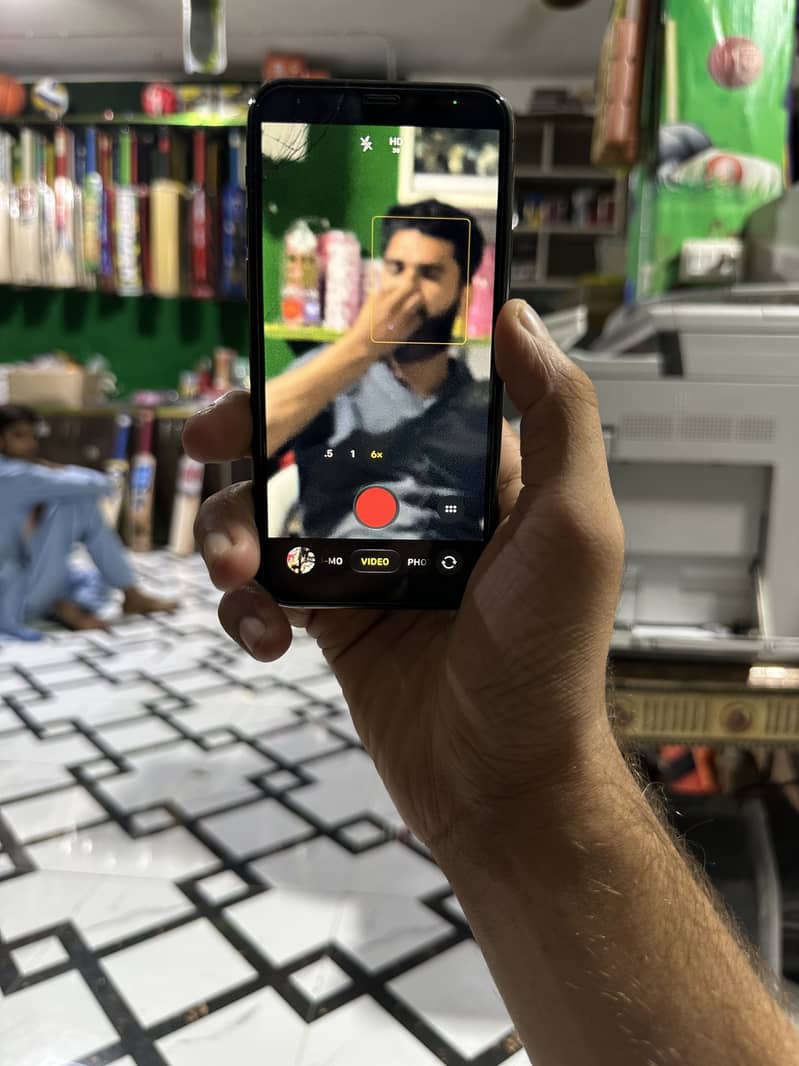 Apple iPhone 11 Pro 1
