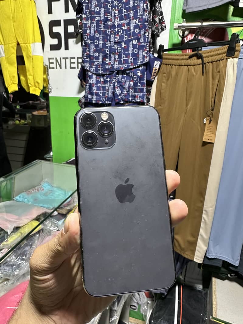 Apple iPhone 11 Pro 4