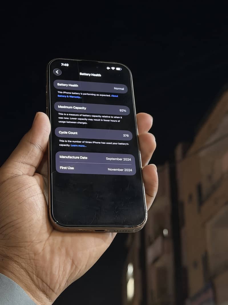 Apple iPhone 16 Pro Max 4