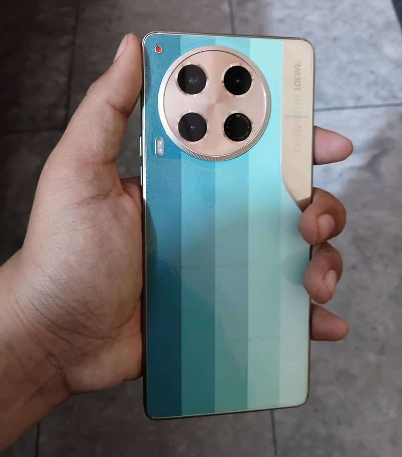 Tecno CAMON 30 0