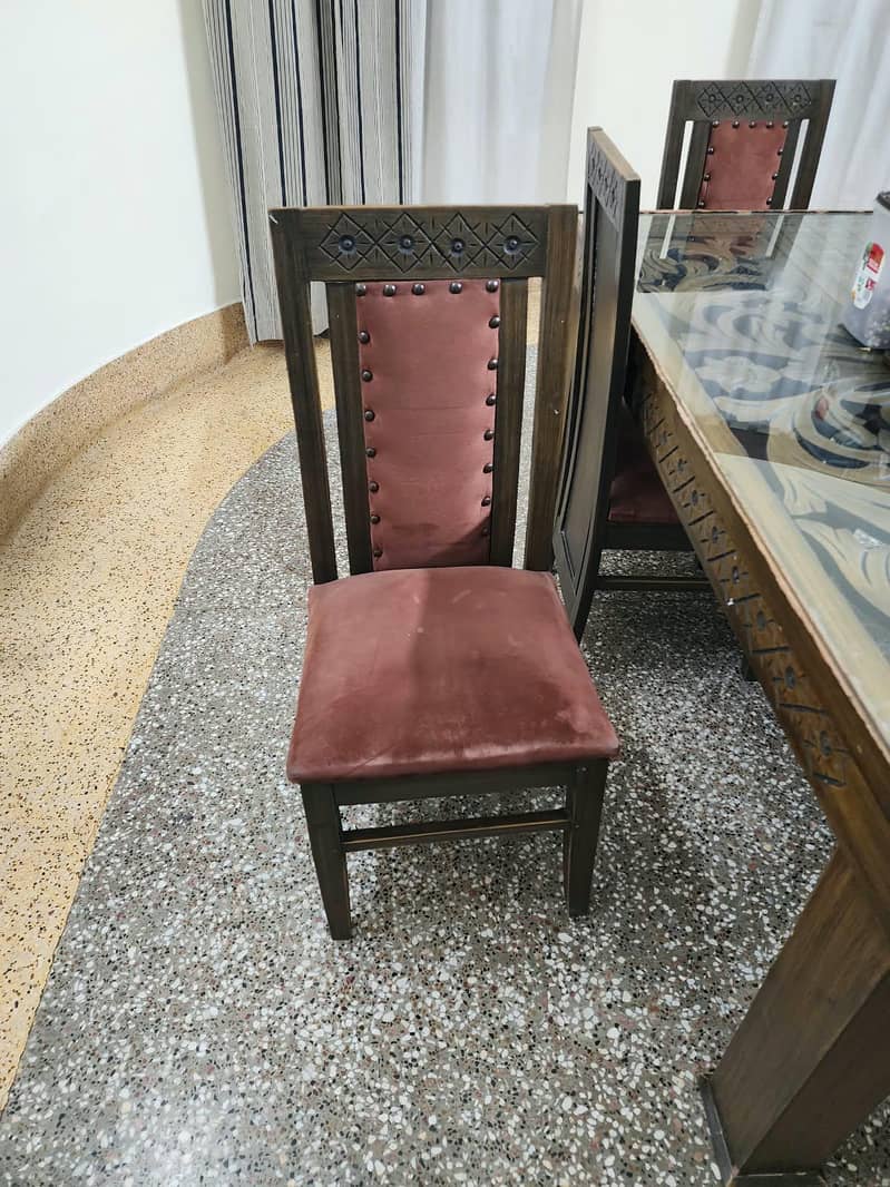Dining Table 6 seats 4