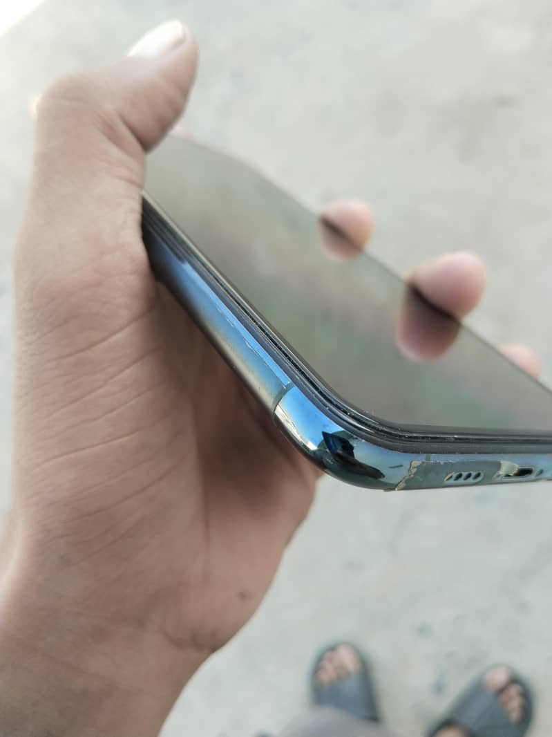 Apple iPhone 11 Pro Max 2