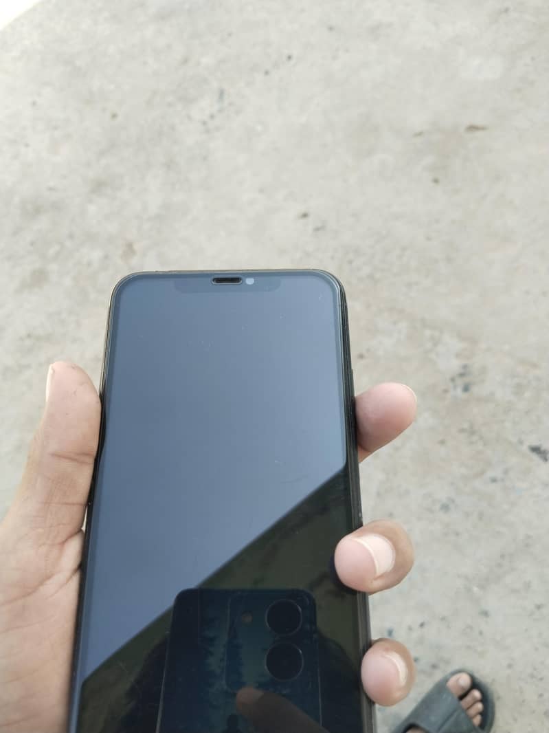 Apple iPhone 11 Pro Max 4