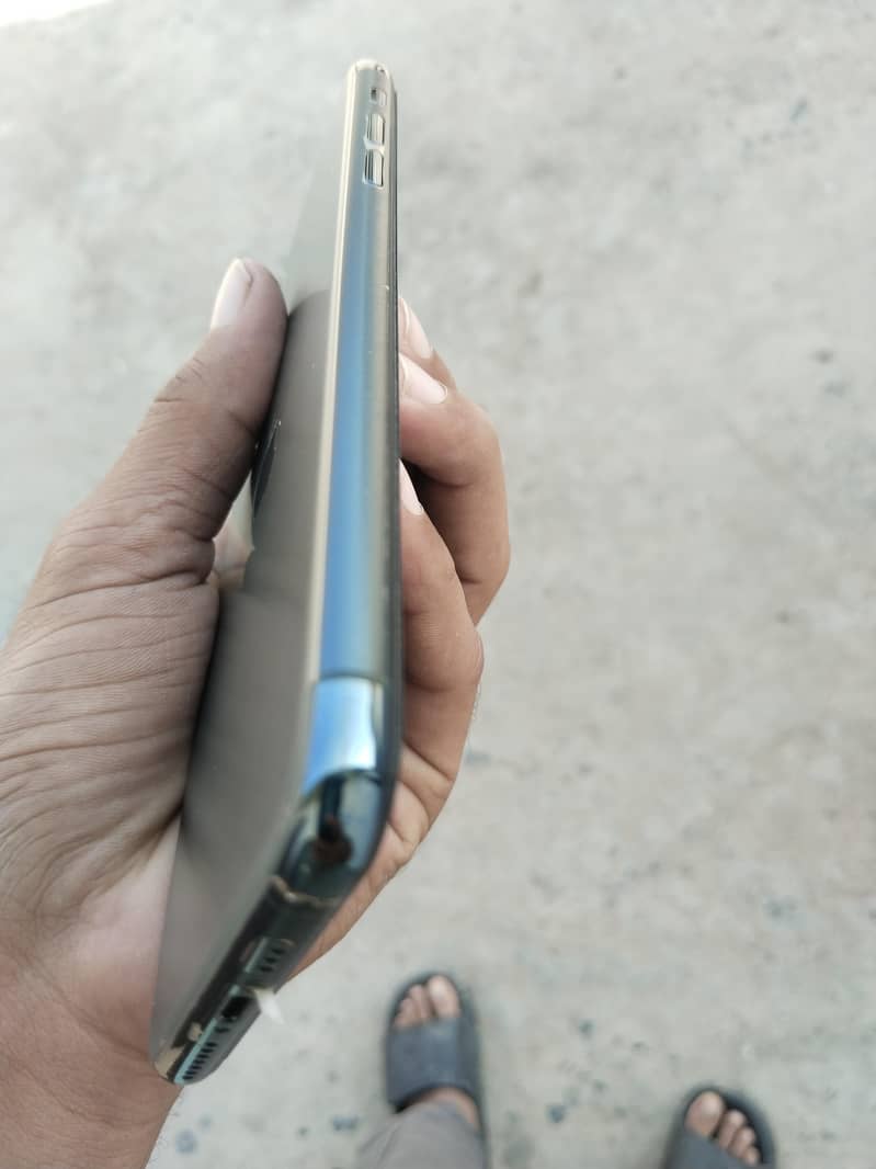 Apple iPhone 11 Pro Max 7