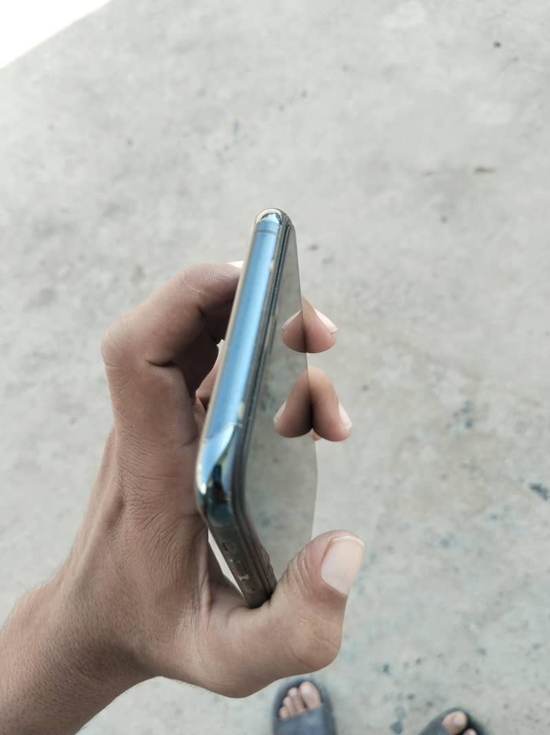 Apple iPhone 11 Pro Max 12