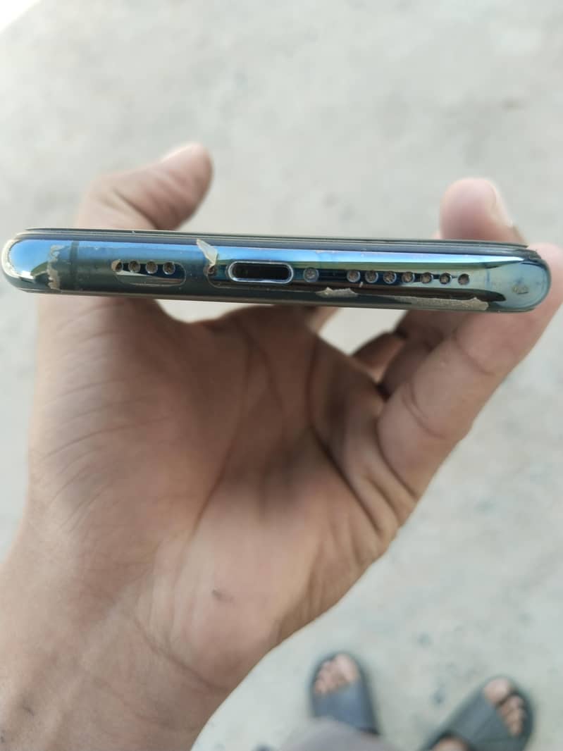 Apple iPhone 11 Pro Max 14