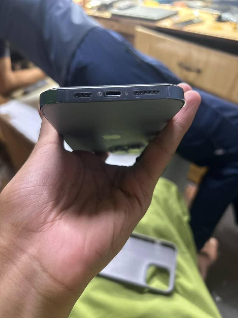 Apple iPhone 13 Pro Max 3