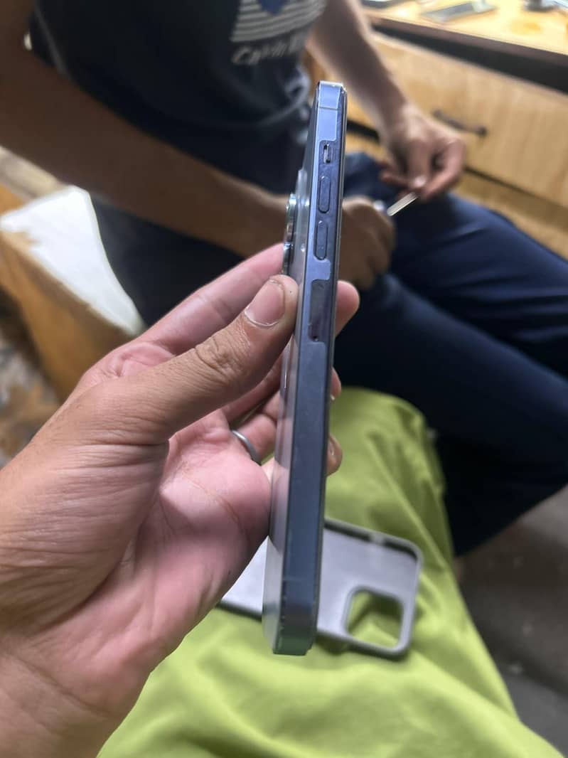 Apple iPhone 13 Pro Max 4