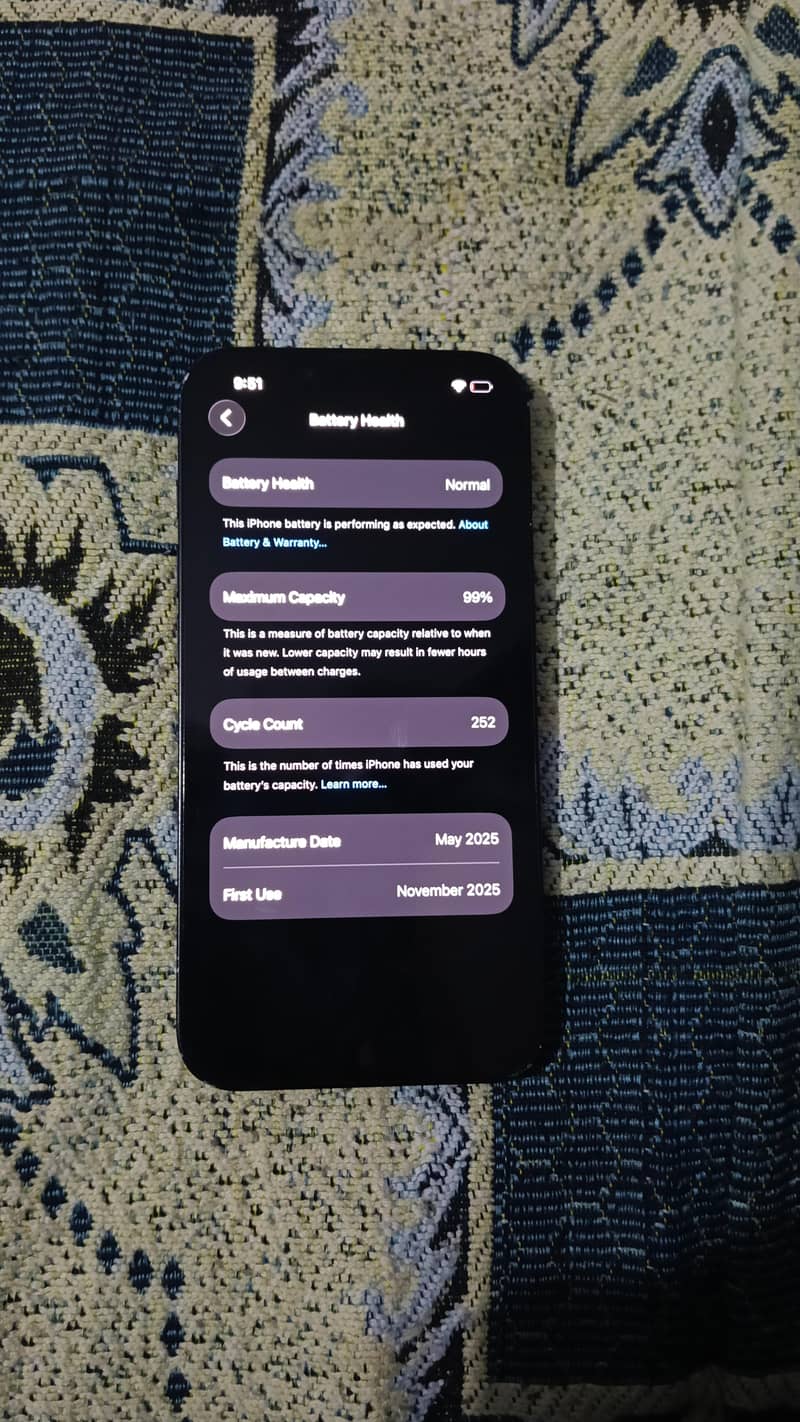 Apple iPhone 16e 0