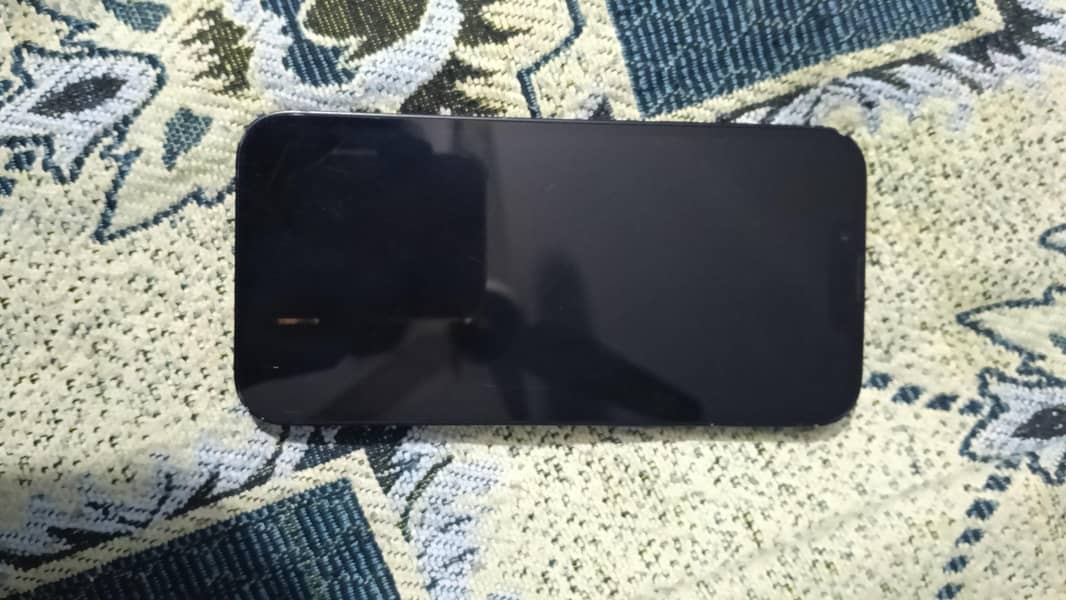 Apple iPhone 16e 5