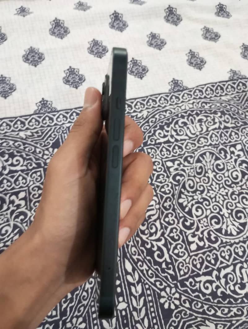 Apple iPhone 13 3