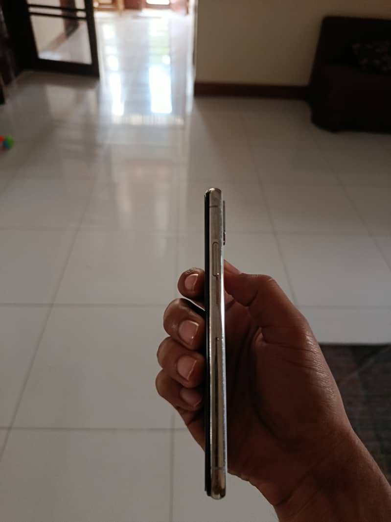 Apple iPhone X 5
