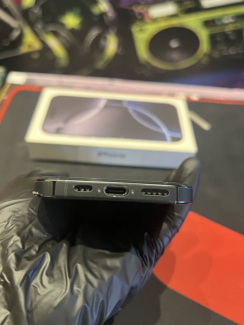 Apple iPhone 16 Pro 3