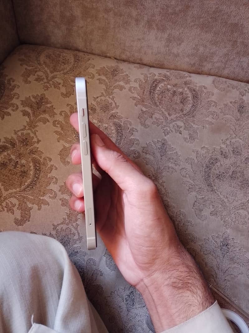 Apple iPhone 12 4