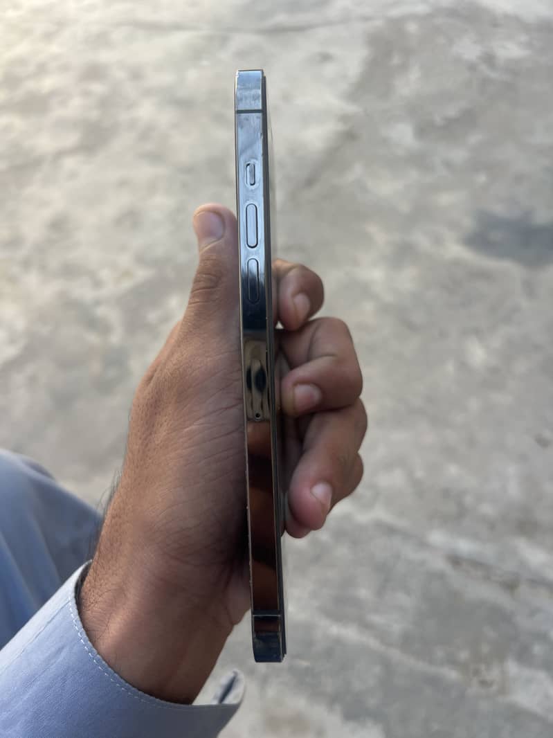 Apple iPhone 12 Pro Max 3