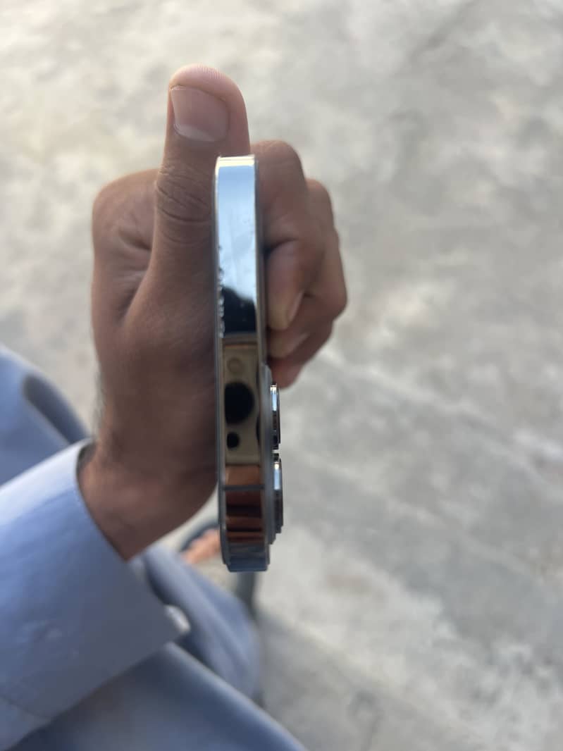 Apple iPhone 12 Pro Max 4